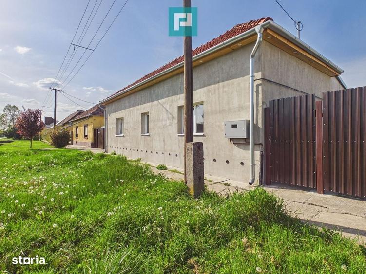 Casă cu 4 camere în Peregu Mic