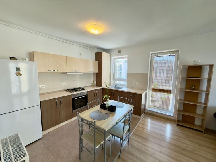 Apartament cu 2 camere decomandat, mobilat în Tractorul