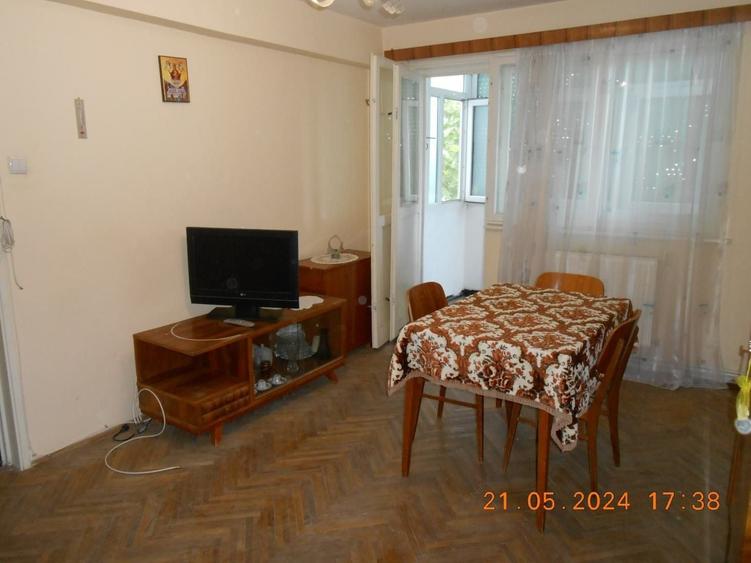 Apartament cu 3 camere decomandat în Calea Galați