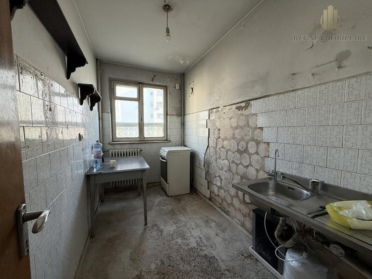 Apartament cu 3 camere decomandat în Drumul Taberei