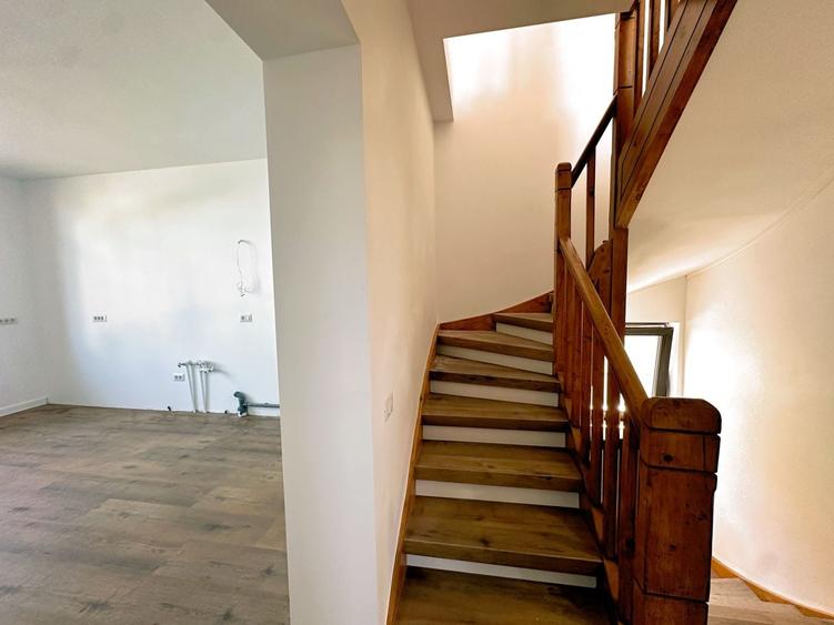 Apartament cu 5 camere decomandat în Floreasca