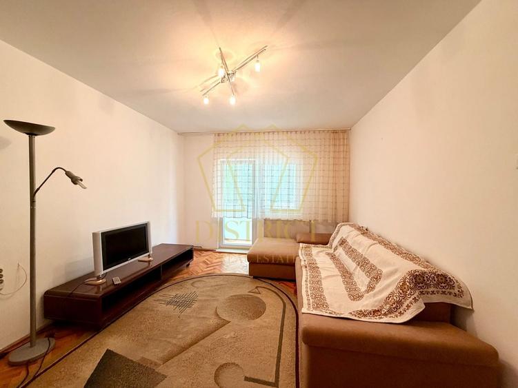 Apartament cu 3 camere semidecomandat, mobilat în Aradului