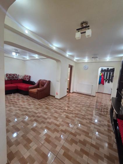 Apartament cu 3 camere decomandat în Obor