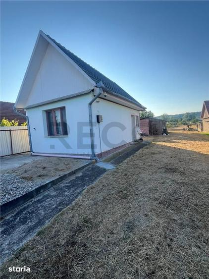 Casă cu 2 camere cu Teren 2297 Mp în Oșorhei