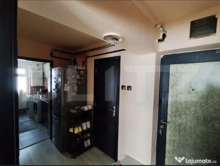 Apartament cu 3 camere semidecomandat în Central