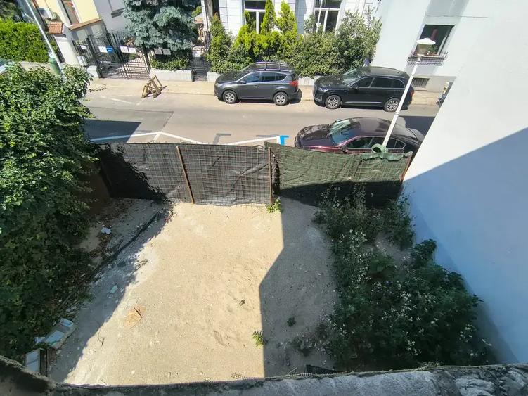 Casă individuală cu 4 camere cu Canalizare în Romană