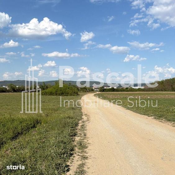 Teren de 3700 mp, în Șelimbăr