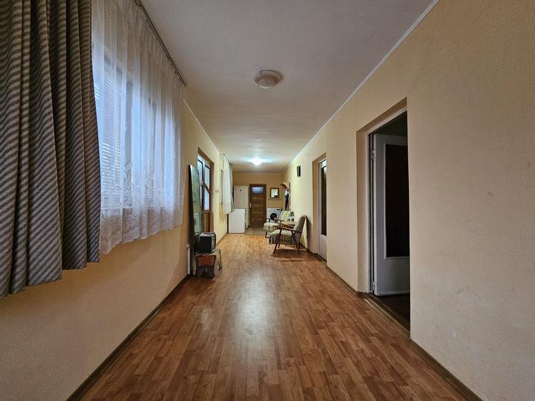 Casă cu 4 camere cu Teren 500 Mp în Central