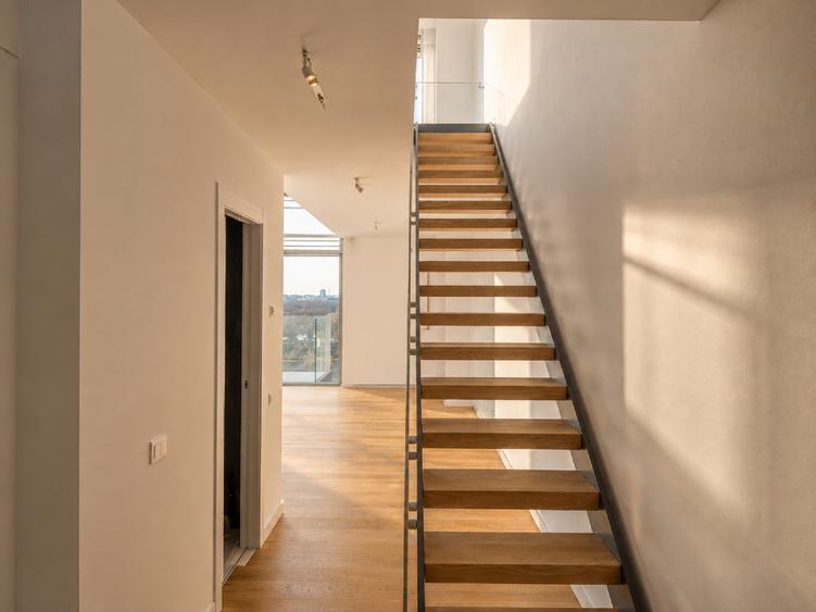 Apartament cu 4 camere decomandat în Aviației