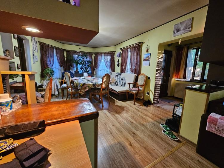 Casă individuală cu 5 camere cu Garaj în Sud