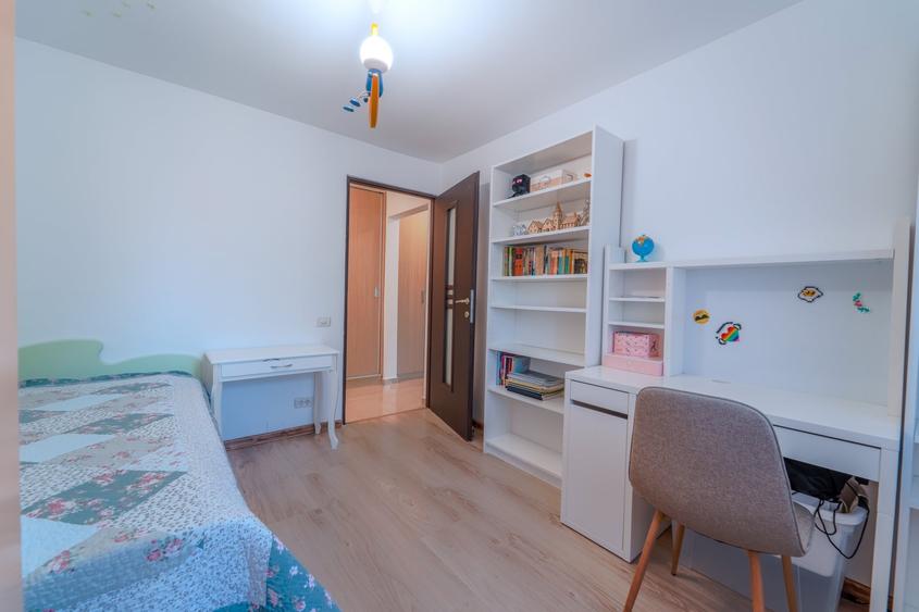 Apartament cu 3 camere decomandat, mobilat în Km 4-5