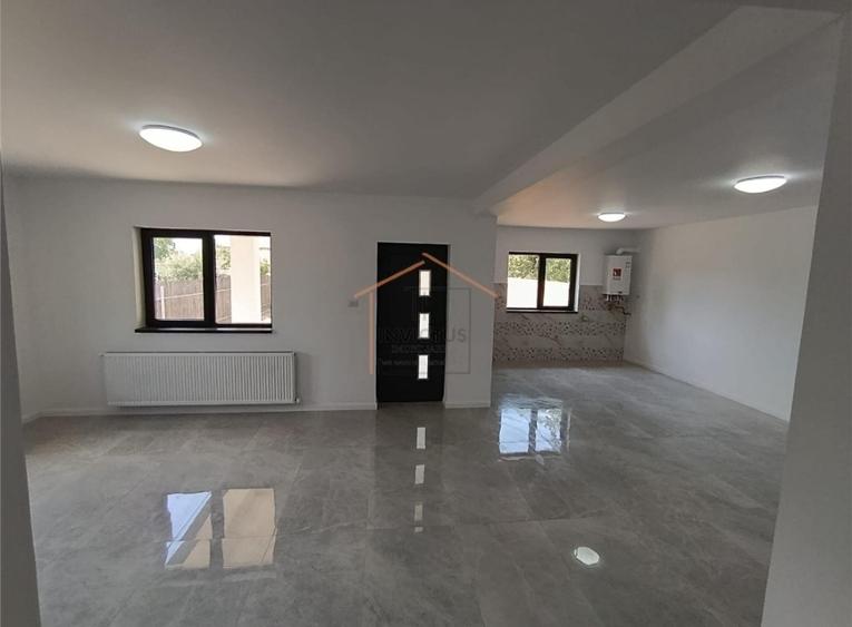 Casă individuală cu 4 camere cu Canalizare în Câmpineanca