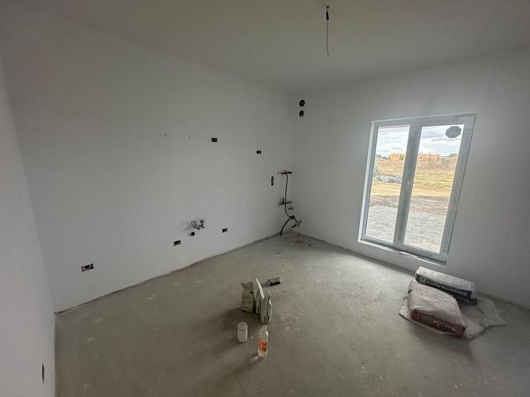 Duplex cu 4 camere cu Canalizare în Dumbrăvița