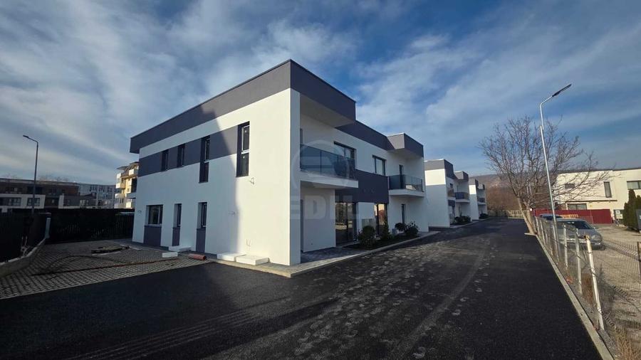 Duplex cu 5 camere cu Canalizare în Florești