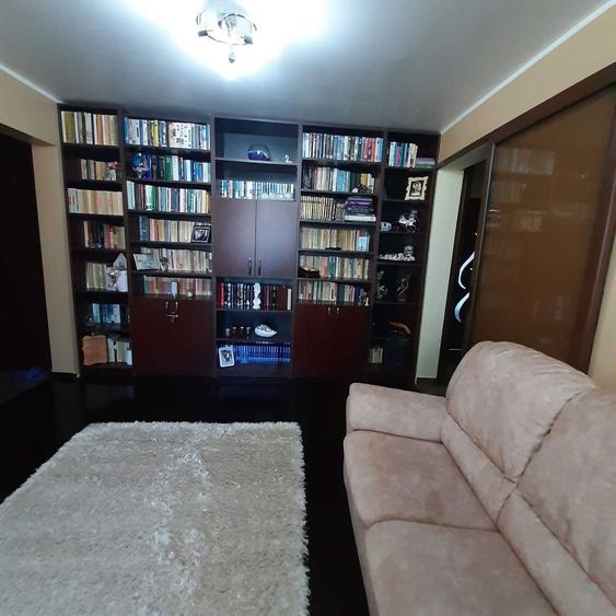 Apartament cu 4 camere decomandat în Micro 17