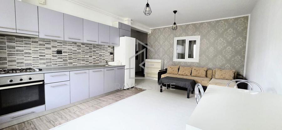 Apartament cu 3 camere semidecomandat, mobilat în Florești