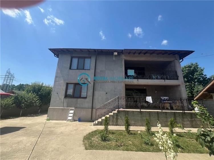 Casă individuală cu 5 camere cu Teren 5683 Mp în Românești