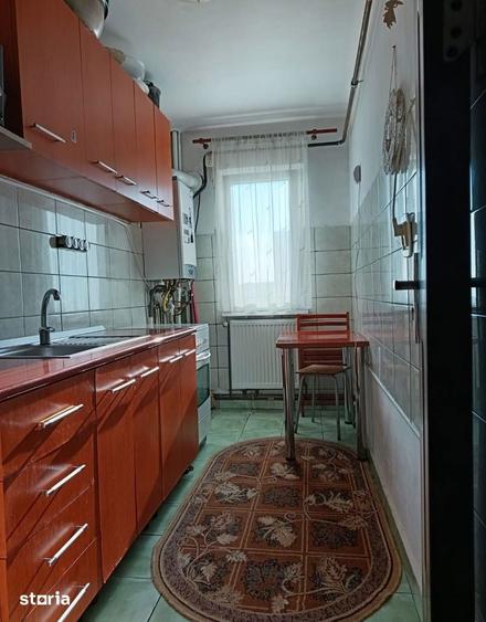 Apartament cu 3 camere semidecomandat în Calea București