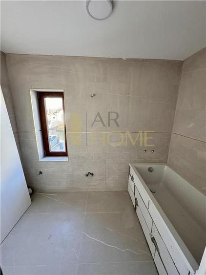 Duplex cu 4 camere cu Canalizare în Strejnicu
