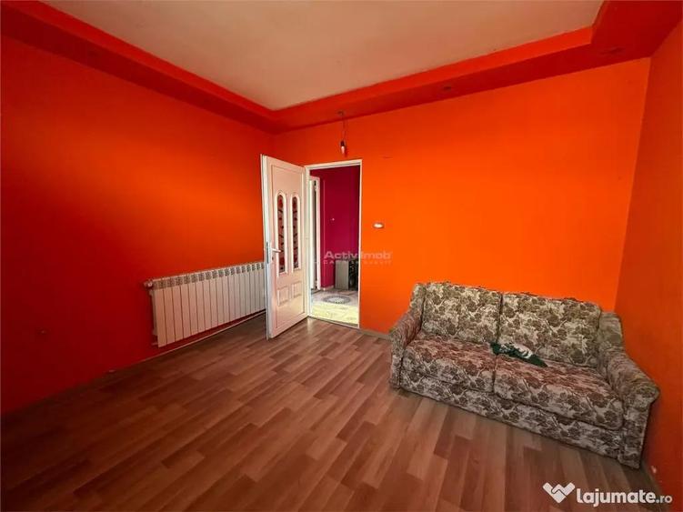Casa P E , constructie noua, garaj subteran, strada Avram Ia - 6