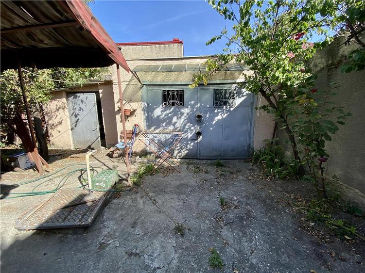 Casă individuală cu 5 camere cu Canalizare în Lipovei