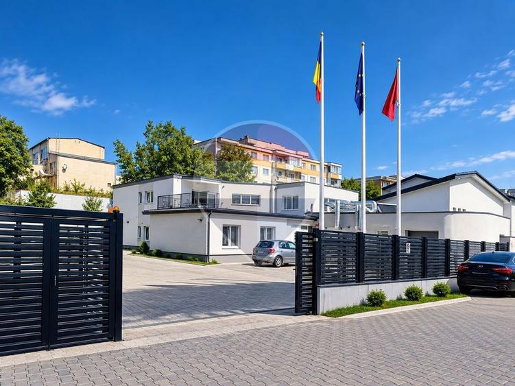 Spațiu comercial, de 450 mp, în Între Lacuri