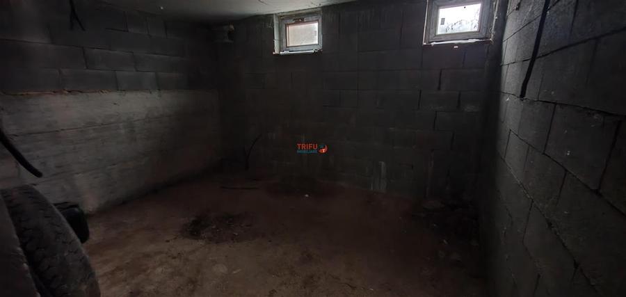 Casă individuală cu 5 camere cu Canalizare în Periferie