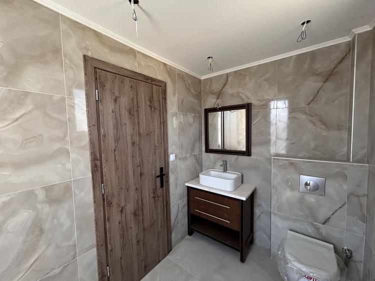 Casă individuală cu 3 camere cu Piscina în Central