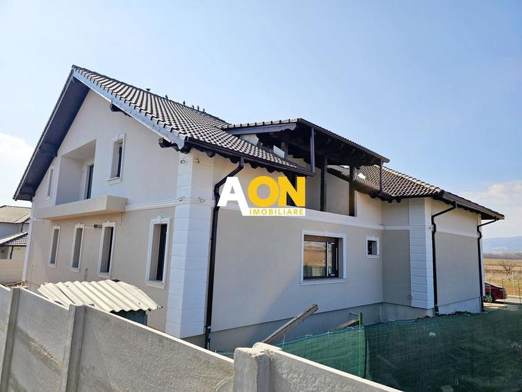 Casă individuală cu 6 camere cu Canalizare în Ciugud