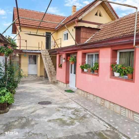 Casă cu 4 camere în Cârăști