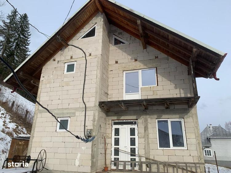 Casă cu 4 camere în Vicovu de Sus