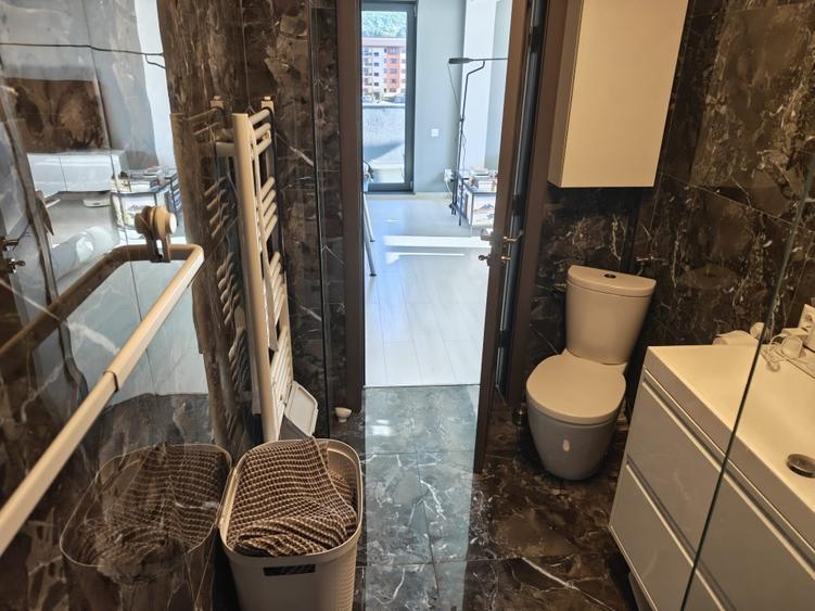 Apartament cu 3 camere decomandat, mobilat în Florești