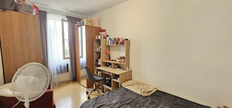 Apartament cu 3 camere semidecomandat în Central