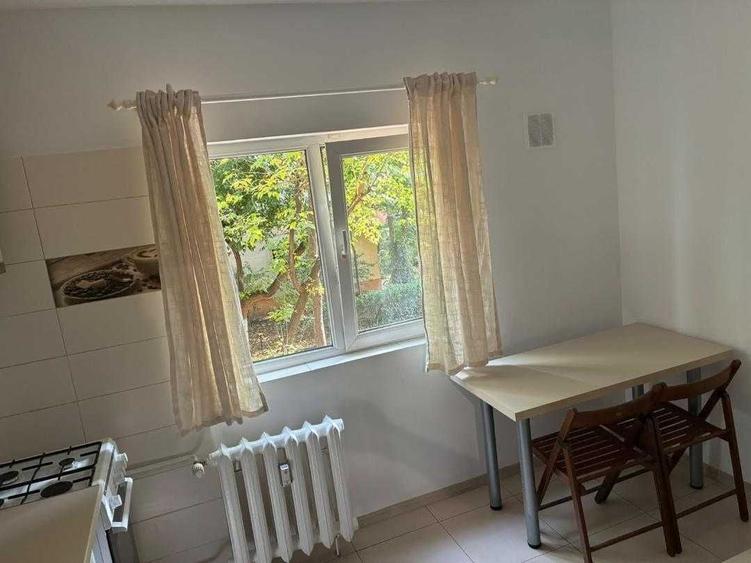 Garsonieră decomandată în Brâncoveanu