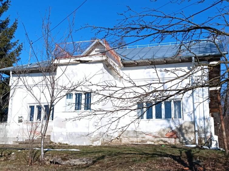 Casă individuală cu 5 camere cu Teren 5950 Mp în Câmpina