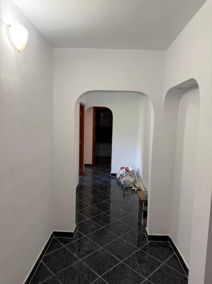 Apartament cu 3 camere decomandat, mobilat în Central