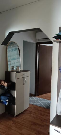 Apartament cu 4 camere decomandat în Confecții