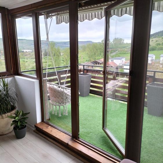 Apartament cu 4 camere decomandat în Florești