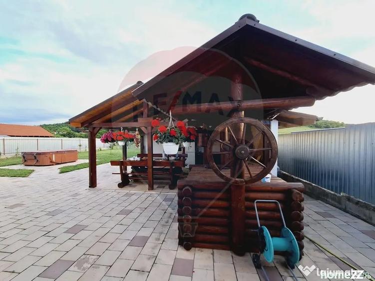Casă cu 5 camere cu Teren 2100 Mp în Hidiș