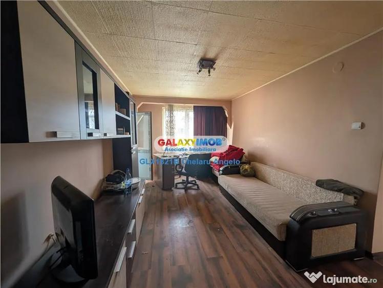 Apartament cu 4 camere semidecomandat în Central