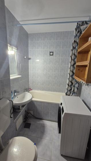 Apartament cu 3 camere semidecomandat, mobilat în Giurgiului