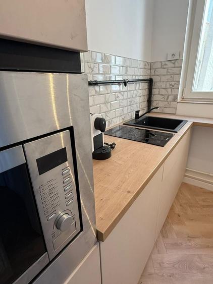 Apartament cu 3 camere semidecomandat în Sala Palatului