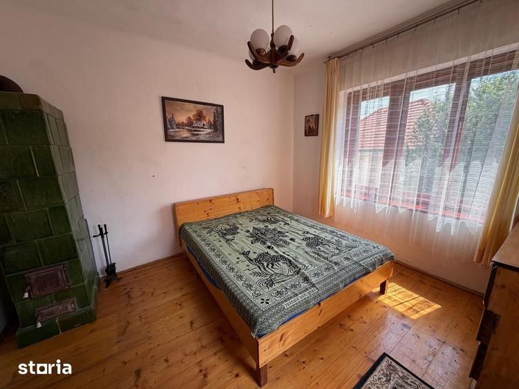 Casă cu 3 camere cu Teren 2974 Mp în Central