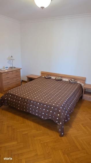 Apartament cu 3 camere, mobilat în Primăverii