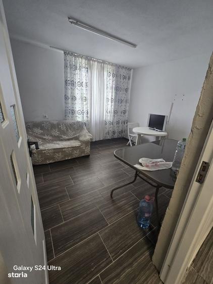 Casă cu 4 camere în Bariera Vâlcii