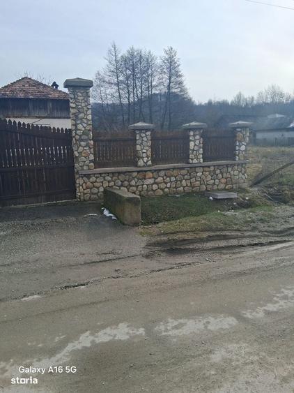 Casă cu 3 camere în Văcarea