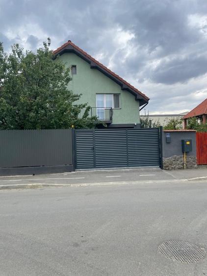 Casă cu 4 camere în Sânmartin