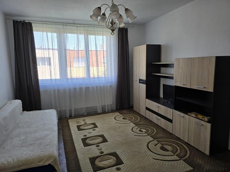 Apartament cu 2 camere semidecomandat în Calea București