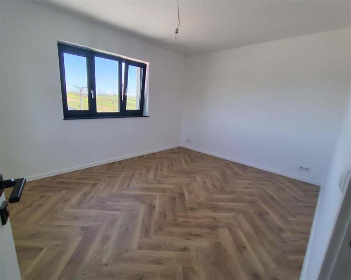 Casă individuală cu 5 camere cu Canalizare în Moara