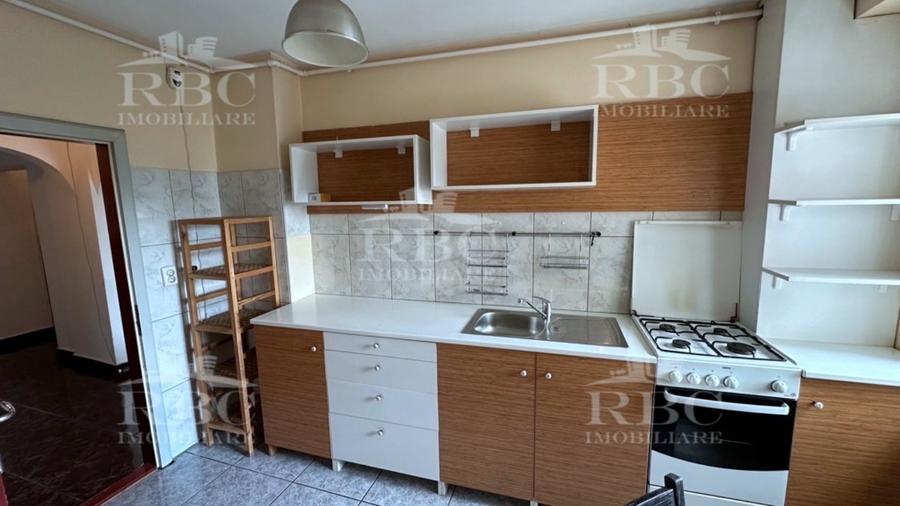 Apartament cu 3 camere semidecomandat în Mărăști
